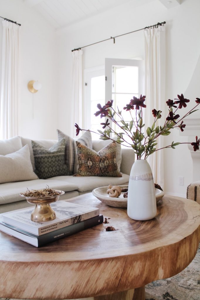 how to arrange a coffee table dried flowers
