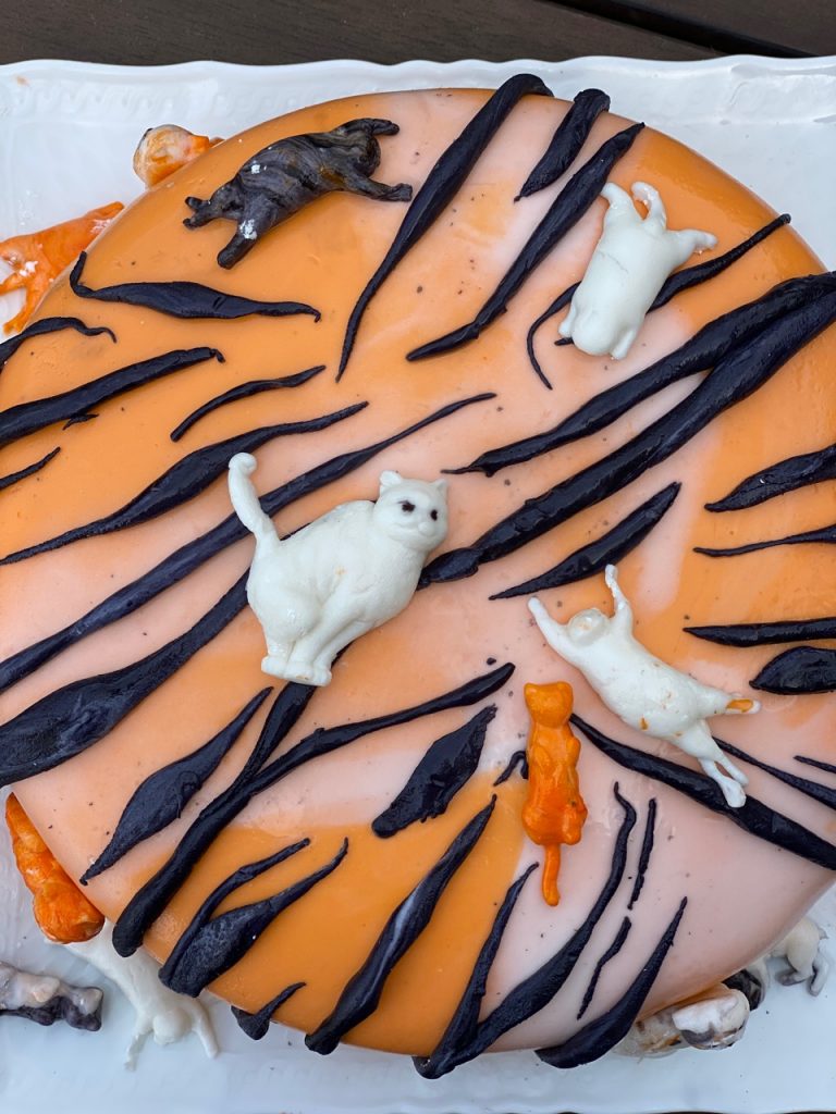 fondant cat cake with tiger stripes