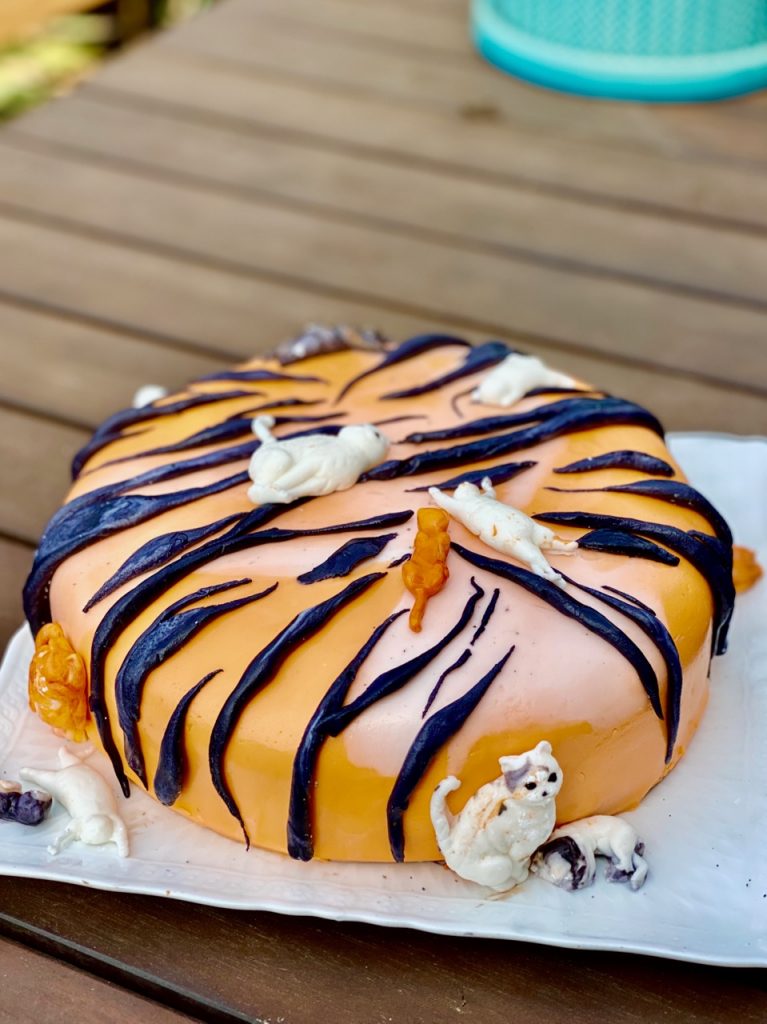 fondant cat cake with tiger stripes