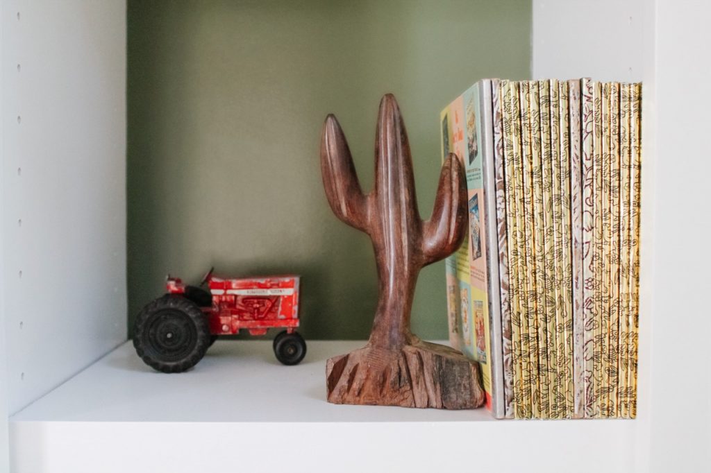 how to style a toddler bookshelf